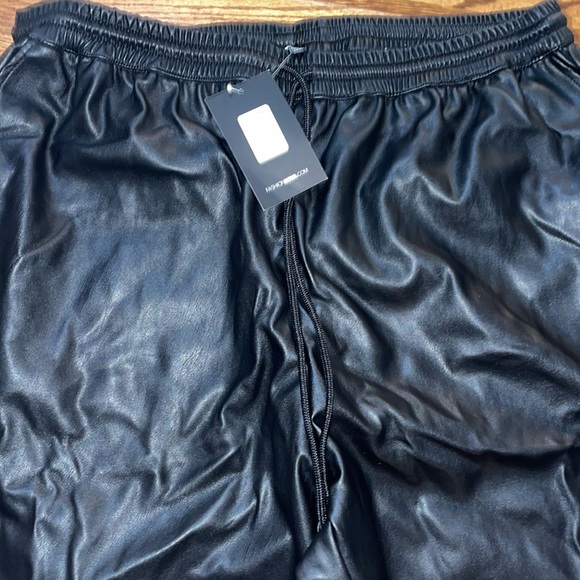Fashion Nova NWT size 2x faux leather joggers black - Picture 3 of 7
